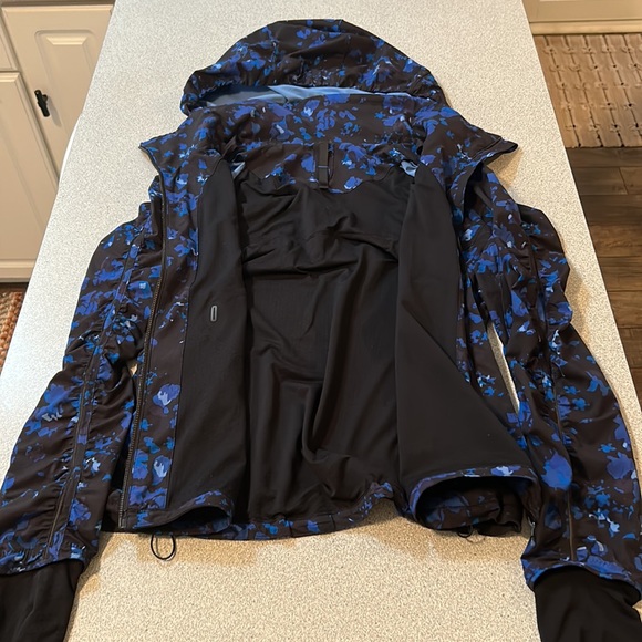 Lululemon Jacket - Picture 9 of 9